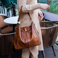 NELA | Elegancka torebka hobo z regulowanym paskiem