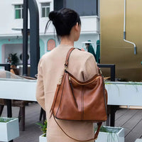 NELA | Elegancka torebka hobo z regulowanym paskiem
